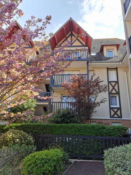 Cabourg Cosy, Appartement Refait A Neuf, 5 Min A Pied De La Mer Exterior foto