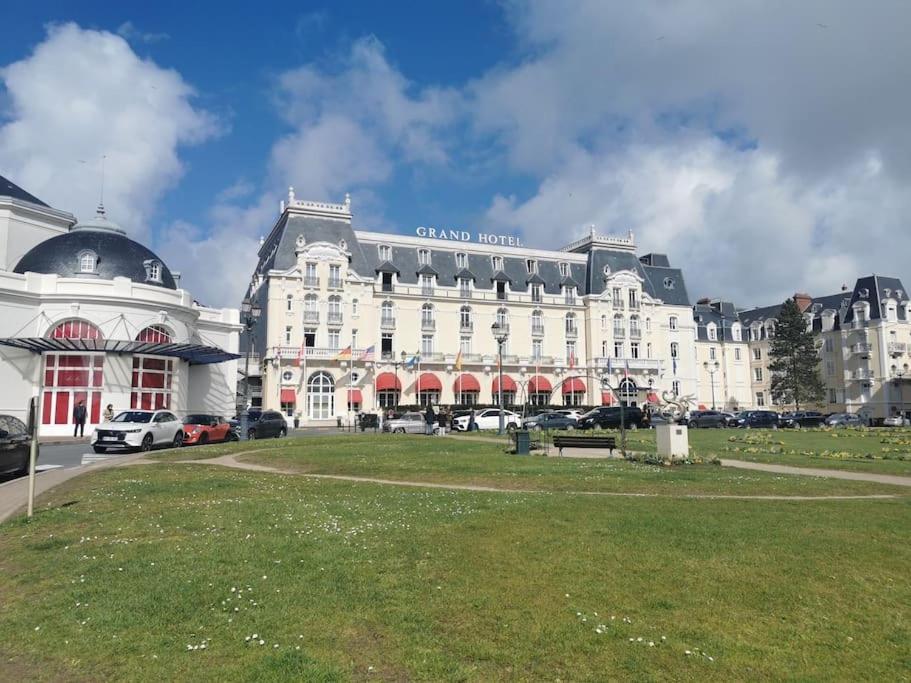 Cabourg Cosy, Appartement Refait A Neuf, 5 Min A Pied De La Mer Exterior foto